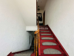 Treppenhaus - GEPFLEGTES DREIFAMILIENHAUS MIT HOHEM VERMIETUNGSPOTENZIAL!