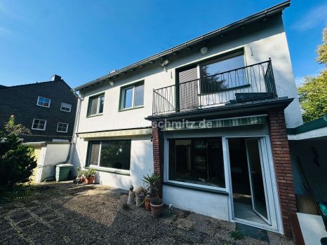 Rückansicht mit Terrasse A1