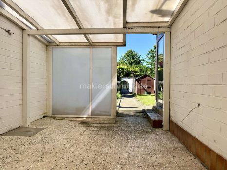 Überdachung vor Garage