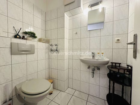 separates Gäste-WC