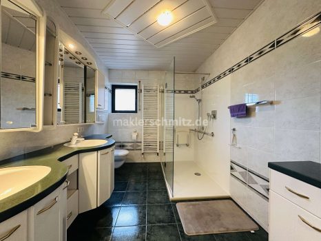 Badezimmer EG