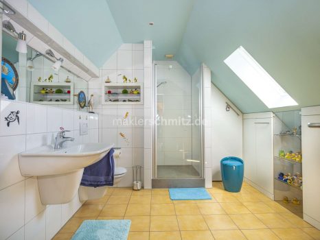 Badezimmer DG