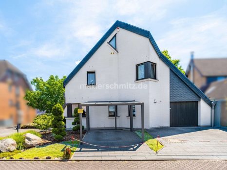 Seitenansicht inkl. Garage und