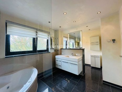 Badezimmer 1.OG A1