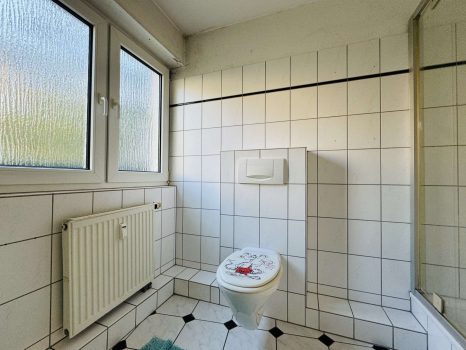 Tageslicht-Duschbadezimmer