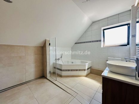 Badezimmer KG