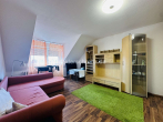 Wohnzimmer - DG - M’GLADBACH – NEUWERK 8-PARTEIEN MEHRFAMILIENHAUS IN BEGEHRTER LAGE MIT STABILEN MIETEINNAHMEN!