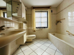 Badezimmer EG - M’GLADBACH – HOCKSTEIN FREISTEHENDES EINFAMILIENHAUS MIT GARTEN UND GARAGEN!