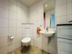 Gäste-WC - ATTRAKTIVES REIHENMITTELHAUS MIT WINTERGARTEN UND GARAGE