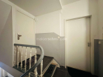Wohnungseingänge 1.OG - M’GLADBACH – HARDTERBROICH RENDITESTARKES 3-PARTEIENHAUS MIT GARTEN & TERRASSEN!