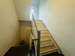 Treppenaufgang 2.OG - M’GLADBACH – HARDTERBROICH RENDITESTARKES 3-PARTEIENHAUS MIT GARTEN & TERRASSEN!