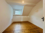 Zimmer 2 DG - M’GLADBACH – RHEYDT GEPFLEGTE 2-ZIMMER ETAGENWOHNUNG INKL. DACHTERRASSE IM HERZEN VON RHEYDT!