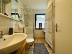 Badezimmer EG - M’GLADBACH-BONNENBROICH ATTRAKTIVES DREIFAMILIENHAUS MIT GARTEN!