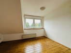 Zimmer 1 2.OG - M’GLADBACH-BONNENBROICH ATTRAKTIVES DREIFAMILIENHAUS MIT GARTEN!