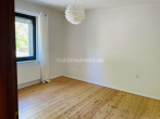 Schlafzimmer 1.OG - M’GLADBACH-BONNENBROICH ATTRAKTIVES DREIFAMILIENHAUS MIT GARTEN!