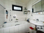 Badezimmer EG - M’GLADBACH – ZENTRUM SOLIDES 5-PARTEIENHAUS MIT ENTWICKLUNGSPOTENZIAL!