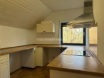Küche - GEPLFLEGTE 3-ZIMMER-DACHGESCHOSSWOHNUNG MIT BALKON UND MODERNER AUSSTATTUNG IM GEWERBLICHEN UMFELD!