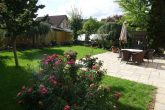 Bungalow mit idyllischem Garten in ruhiger Wohnlage! - Gartenansicht 1